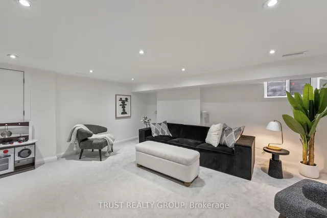 Additional image 22 of 262 Queensdale Ave