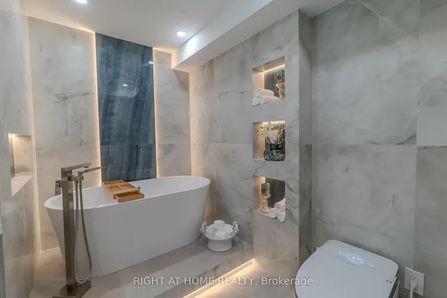 Additional image 19 of 447 Walmer Rd Unit 608