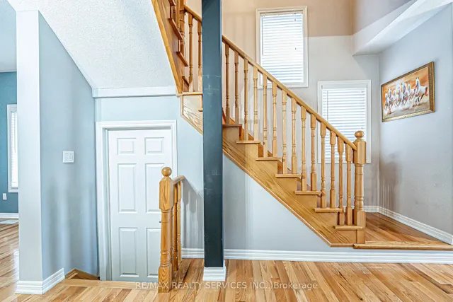 Additional image 20 of 32 Crystalview Cres