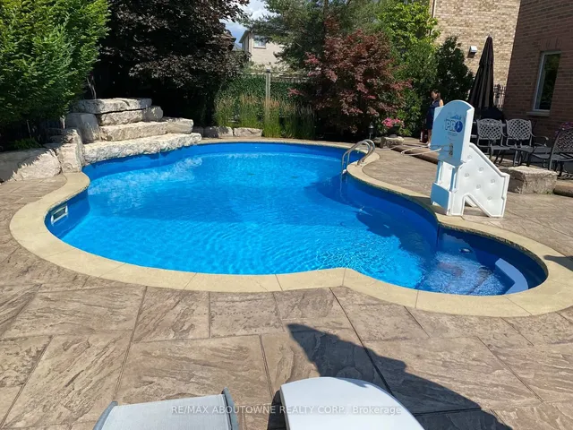 Additional image 31 of 1521 Craigleith Rd