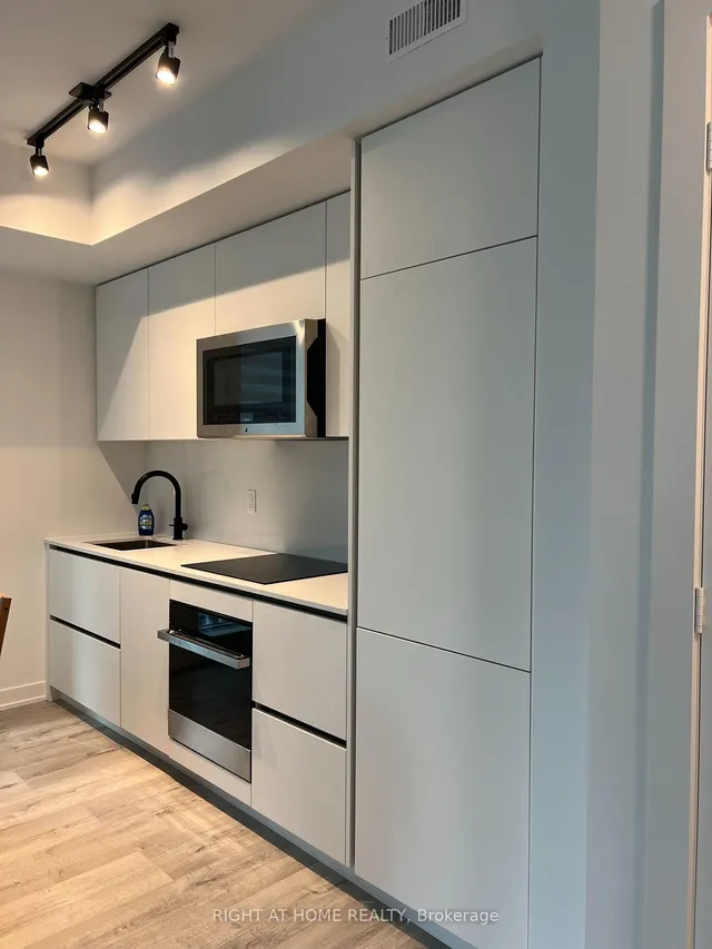 Additional image 11 of 327 King St Unit 1703