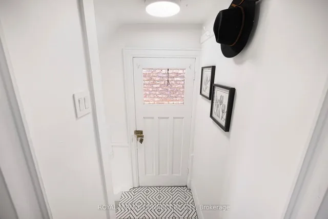 Additional image 28 of 379 Quebec Ave