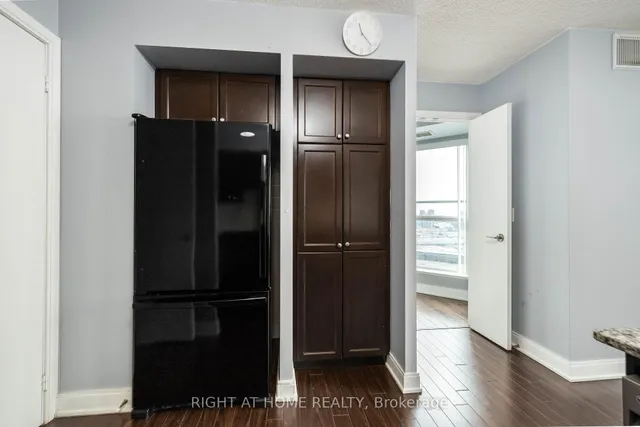 Additional image 17 of 125 Village Green Sq Unit 3703