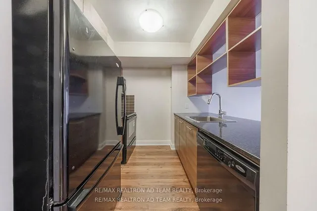 Additional image 3 of 125 Village Green Sq Unit 706