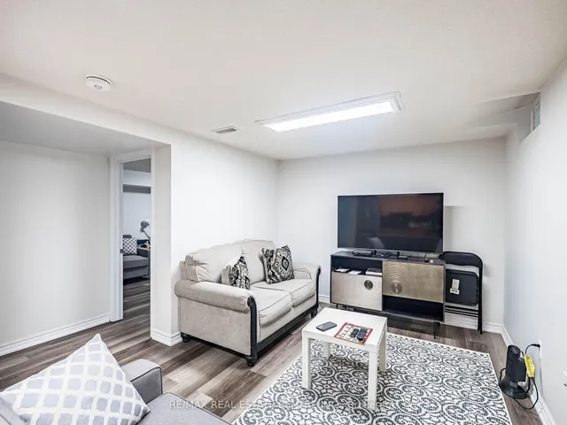 Additional image 39 of 4 Lord Simcoe Dr