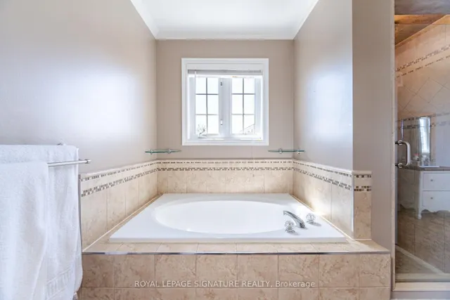 Additional image 23 of 81 Farthingale Cres