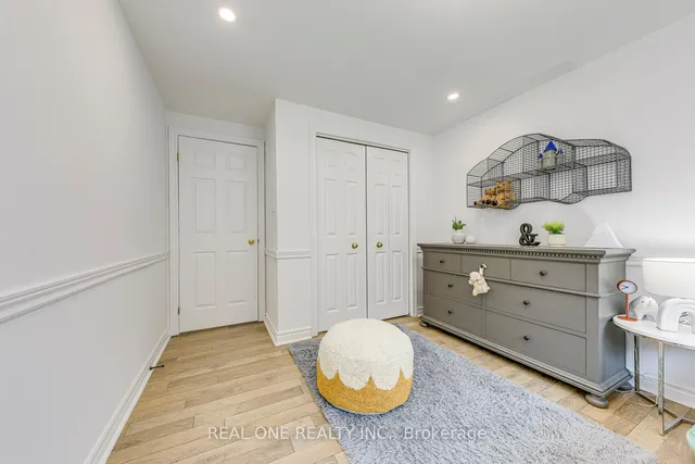 Additional image 33 of 2075 Banbury Cres