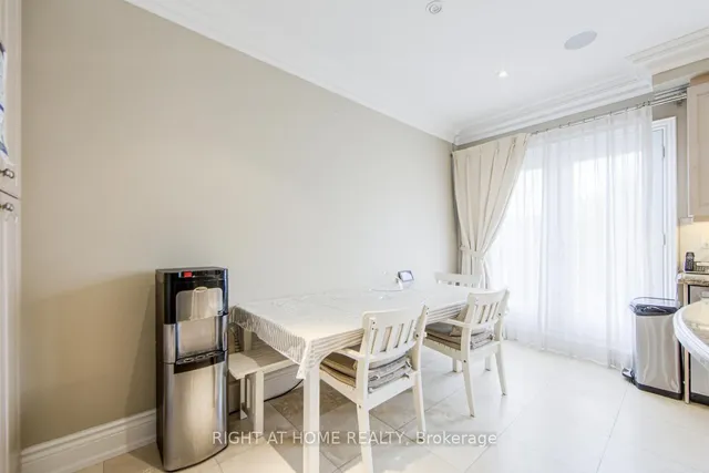 Additional image 15 of 2916 Bayview Ave