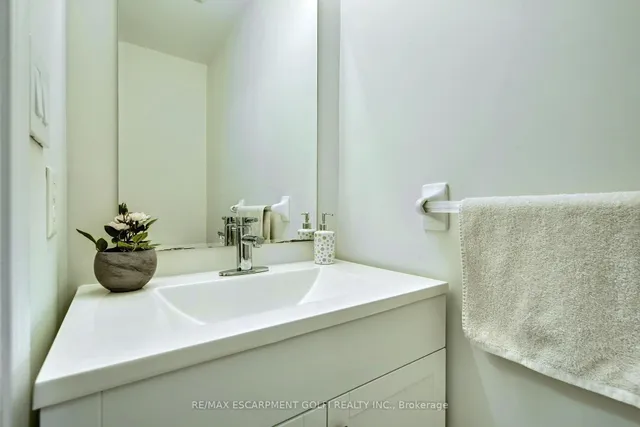 Additional image 22 of 4043 Gunby Cres