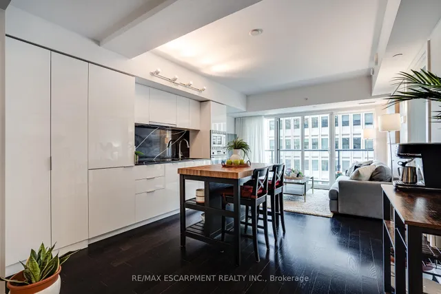 Additional image 8 of 955 BAY St Unit 1809