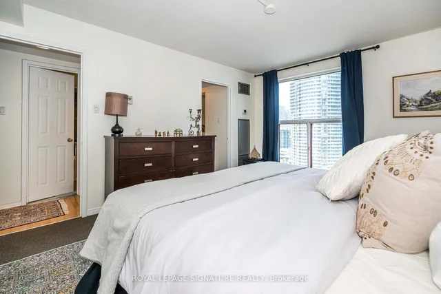 Additional image 15 of 99 Harbour Sq Unit 1812