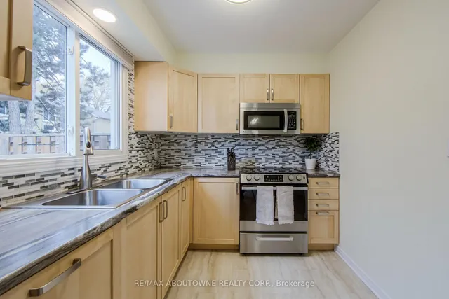 Additional image 14 of 2385 Woodward Ave Unit 33