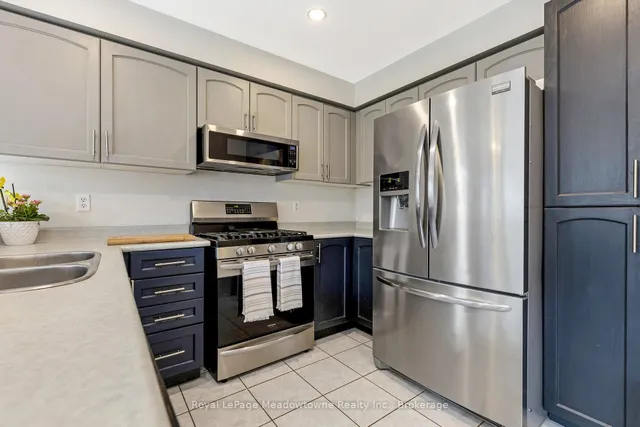 Additional image 15 of 13 Robarts Dr