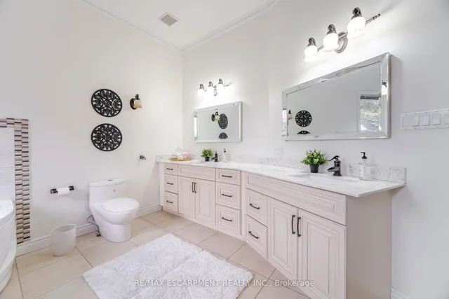 Additional image 32 of 31 Ingrid Crt