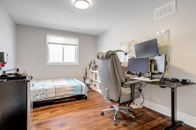 Additional image 42 of 7 Magenta Crt