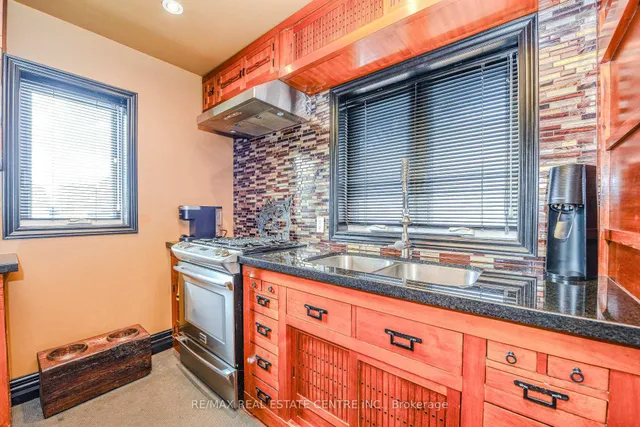 Additional image 17 of 14 Royce Ave