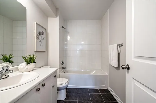 Additional image 20 of 219 DUNDAS St Unit 26