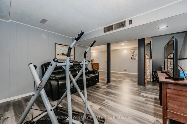 Additional image 33 of 136 St Jerome Cres