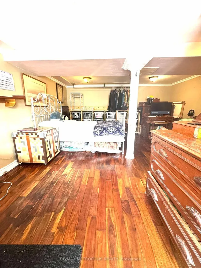 Additional image 7 of 982 Cosburn Ave