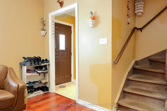 Additional image 5 of 1820 Dundas St