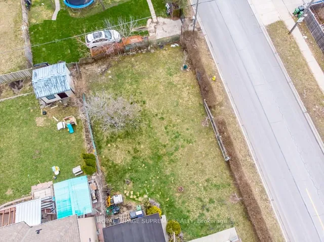 Additional image 20 of 109 Regina Ave