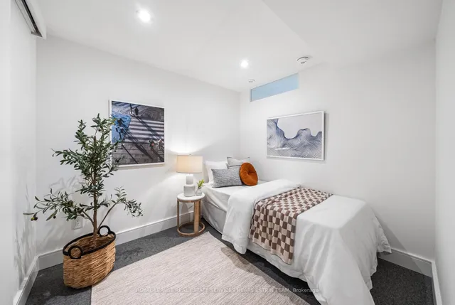 Additional image 39 of 17 Myrtle Ave