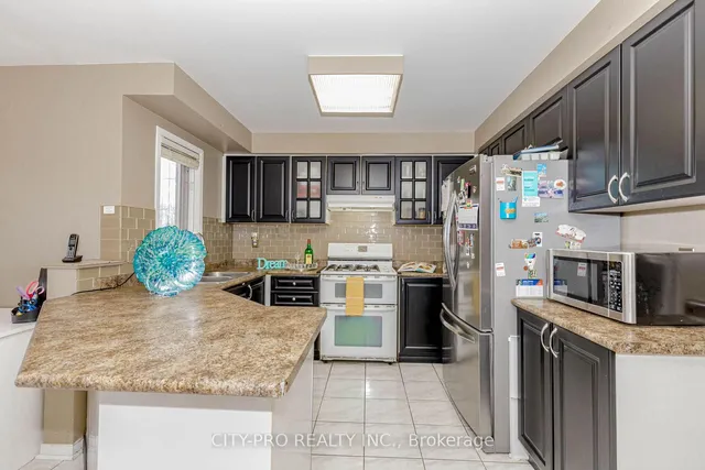 Additional image 23 of 382 Harrowsmith Dr