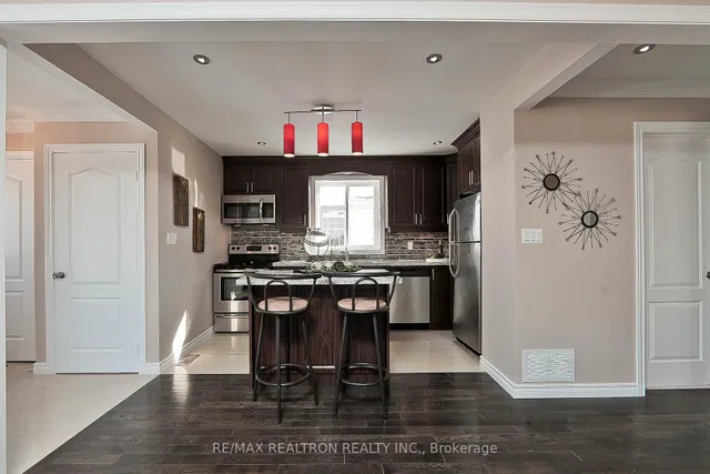 Additional image 8 of 12 Huntington Ave