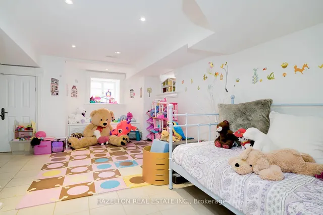 Additional image 29 of 44 Hazelton Ave