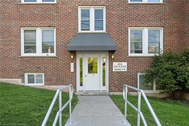 Additional image 3 of 362 John St Unit 4