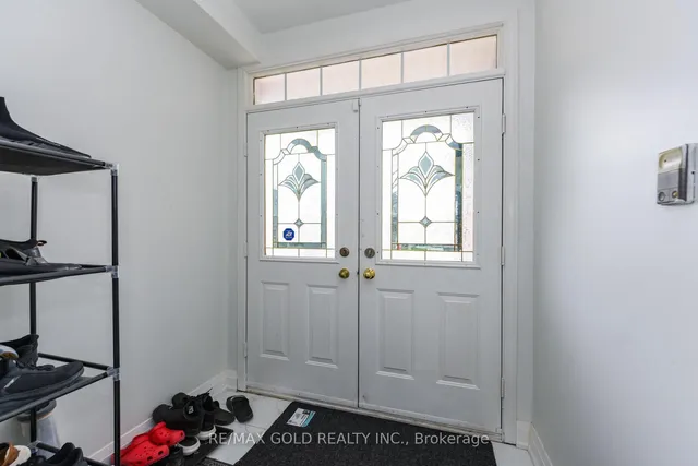 Additional image 6 of 17 Penguin Lane