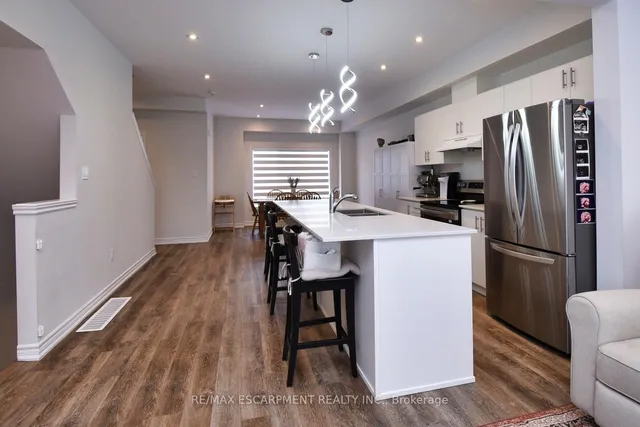 Additional image 16 of 187 Wilson St Unit 4