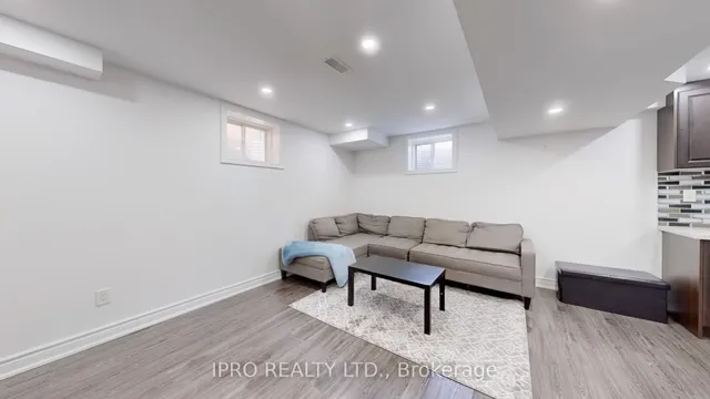 Additional image 39 of 28 Troyer St