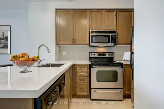 Additional image 9 of 8 Scollard St Unit PH108