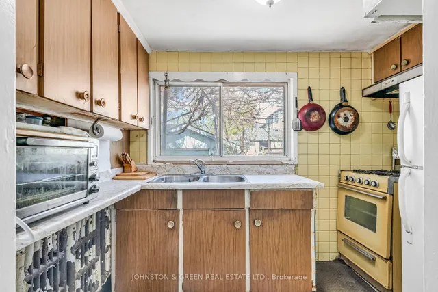 Additional image 15 of 416 Mortimer Ave