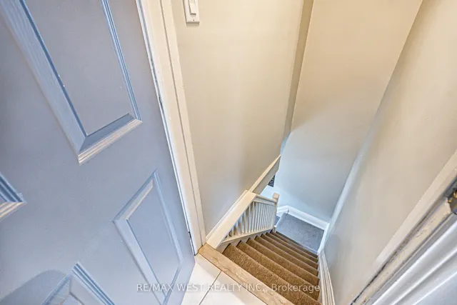 Additional image 32 of 712 Gladstone Ave