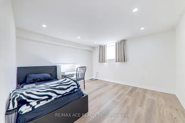 Additional image 34 of 35 Darlingside Dr