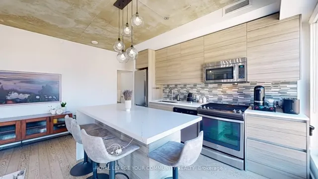 Additional image 8 of 111 Bathurst St Unit 314