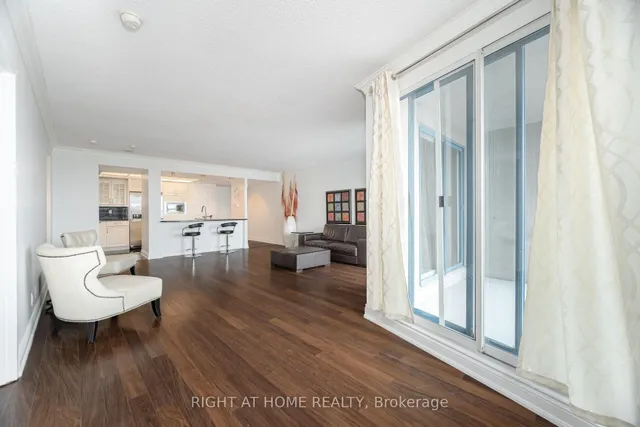 Additional image 18 of 77 Harbour Sq Unit 1812