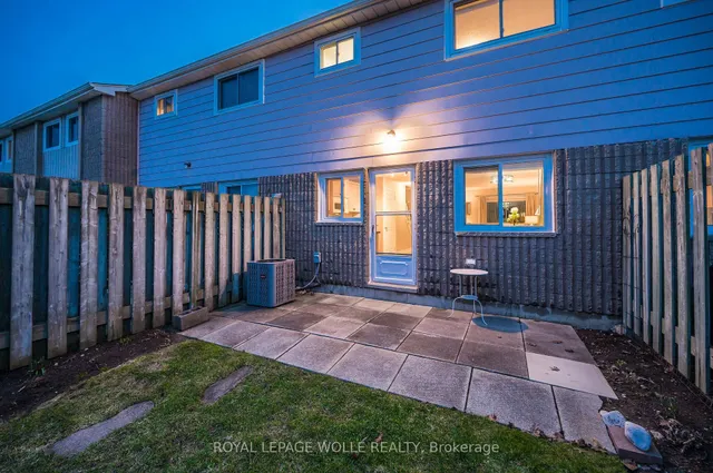 Additional image 21 of 25 Upper Canada Dr Unit 33