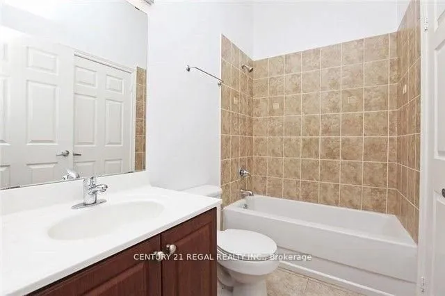 Additional image 6 of 225 Wellesley St Unit 105