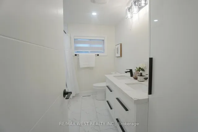 Additional image 17 of 2 Clanwilliam Crt