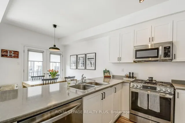 Additional image 21 of 383 Dundas St Unit 34