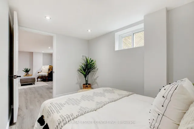 Additional image 32 of 182 Glennie Ave