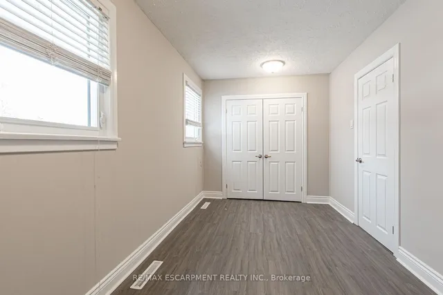 Additional image 21 of 18 MILES St