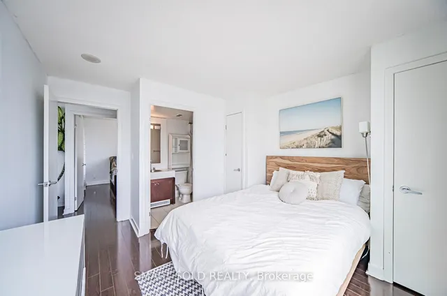 Additional image 18 of 81 Navy Wharf Crt Unit 2710