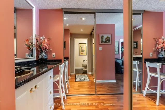 Additional image 11 of 1508 UPPER MIDDLE Rd Unit 6