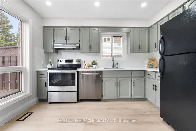 Additional image 10 of 102 Northmanor Cres