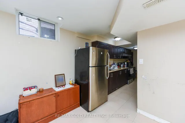 Additional image 32 of 17 Penguin Lane