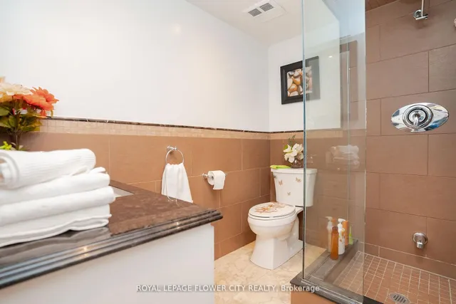 Additional image 20 of 3650 Kaneff Cres Unit 801